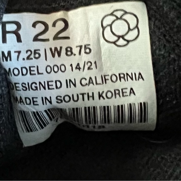 EUC Atoms Black on Black shoe, size 8.75 - Picture 4 of 5